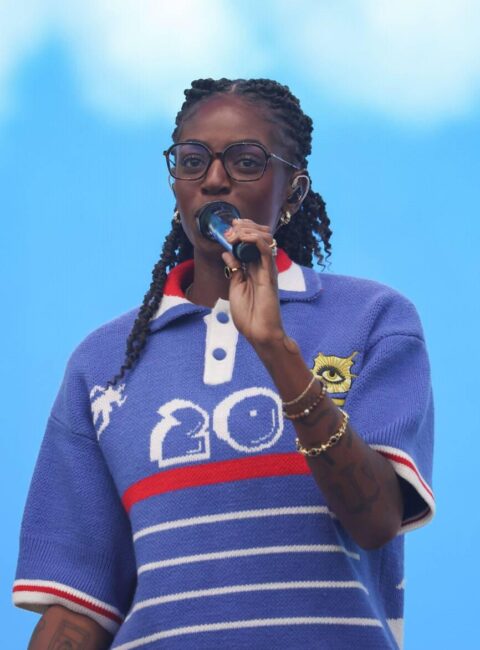 Cat Burns – Performs at the All Points East Festival in Victoria Park, London 08-23-2025